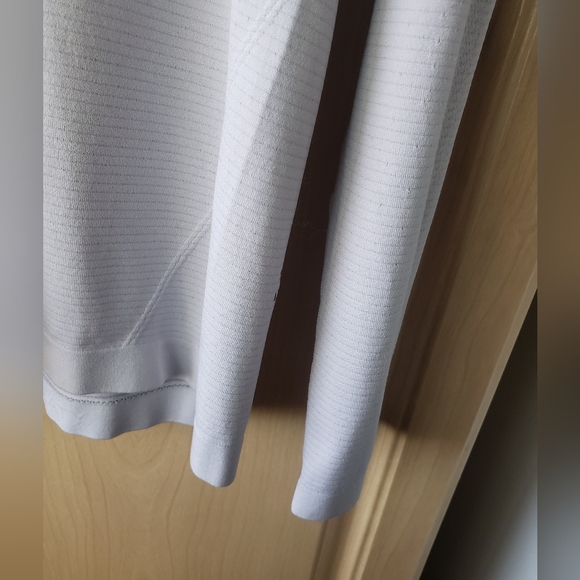 Lululemon Men's Gray Long Sleeve Training Shirt Medium - Picture 2 of 10